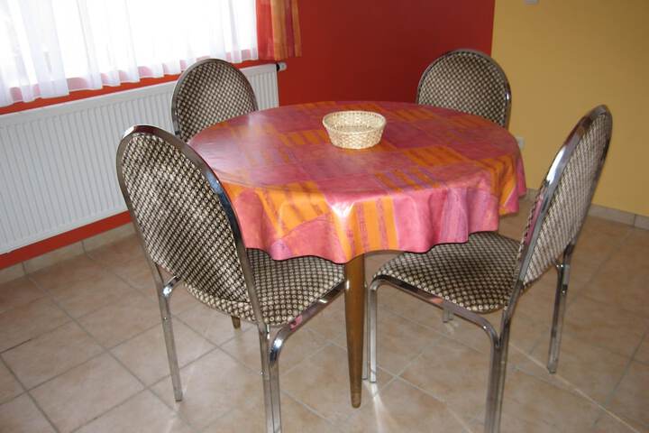 Dining 10 of 25
