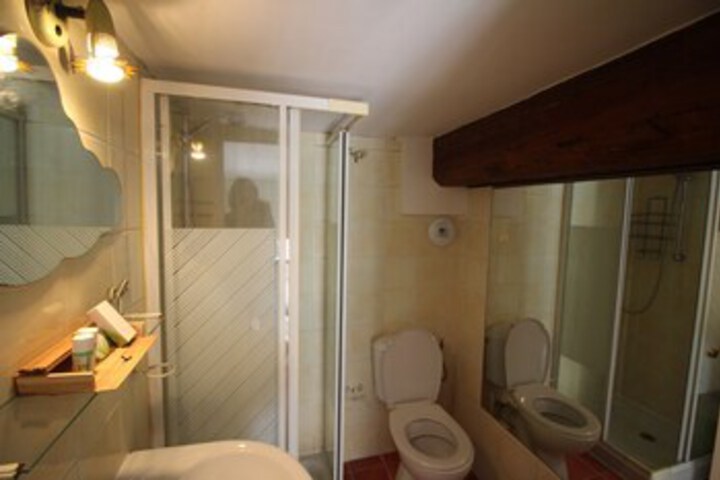 Room 2 of 16