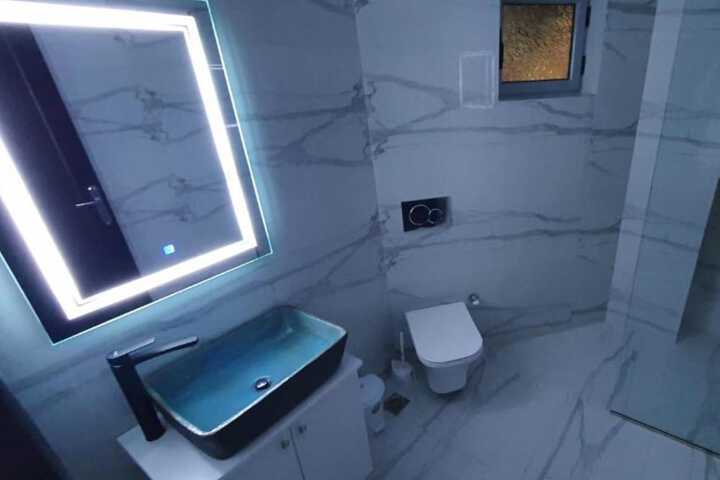 Room 27 of 49
