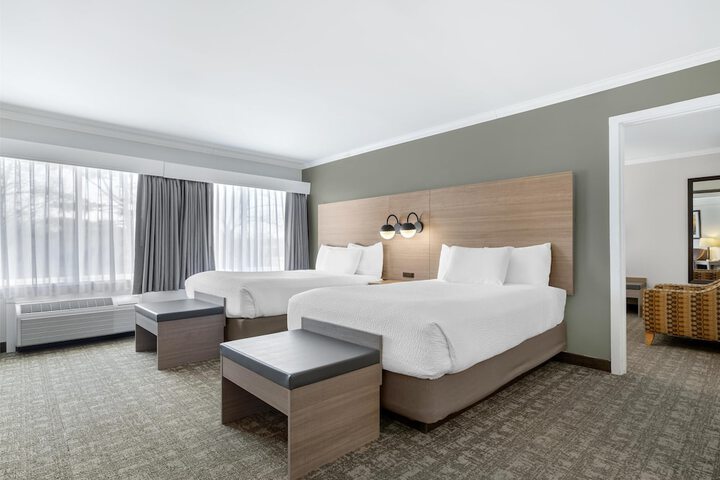 Room 33 of 85