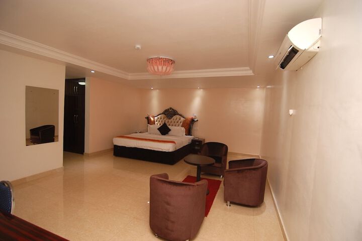 Room 28 of 99