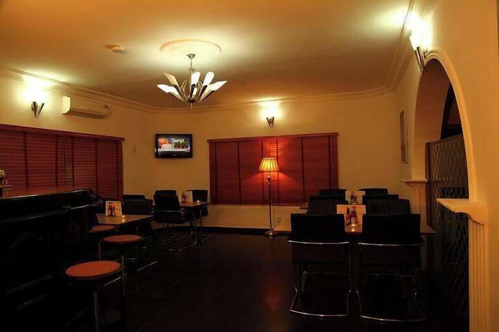 Lounge 23 of 24