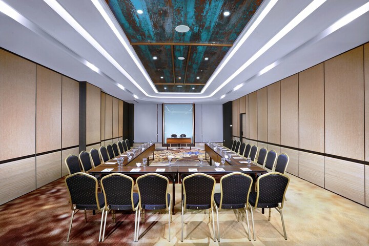 Business Center 44 of 50