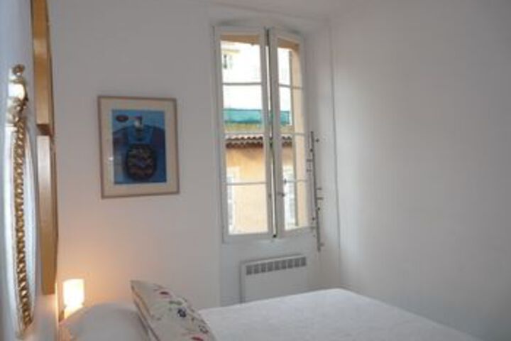 Room 11 of 28