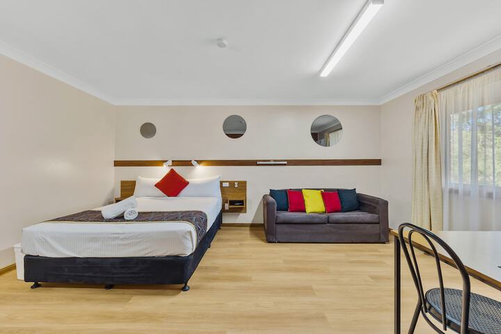 Room 5 of 105