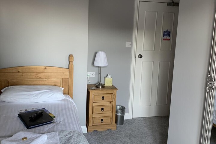 Room 2 of 44