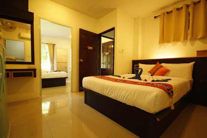 Room 17 of 28