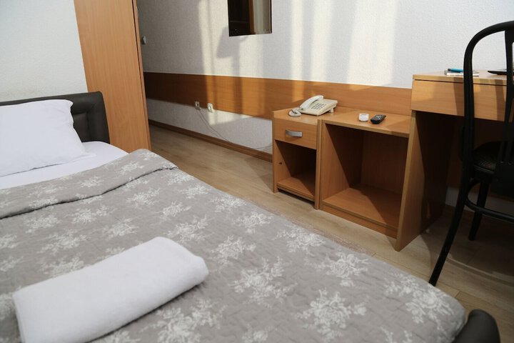 Room 42 of 96