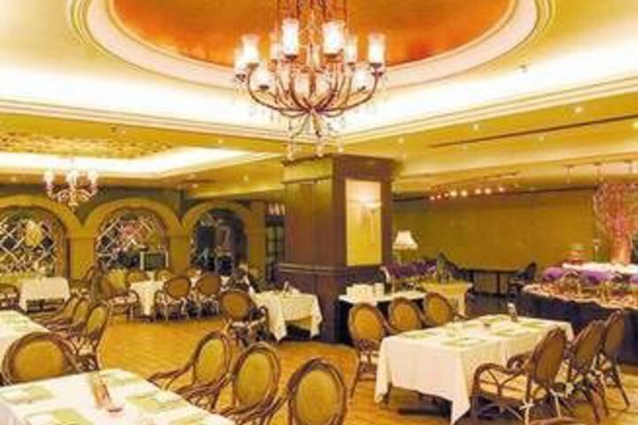 Dining 67 of 70