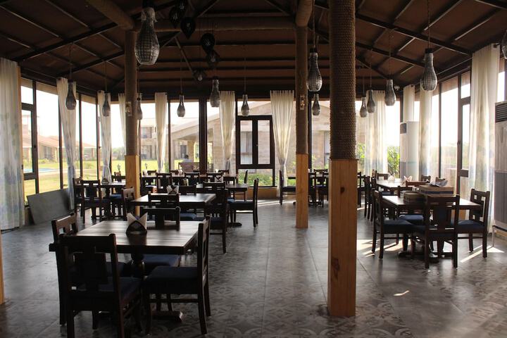 Dining 52 of 75