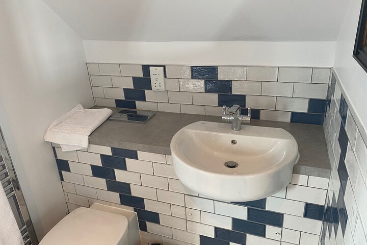 Room 10 of 18
