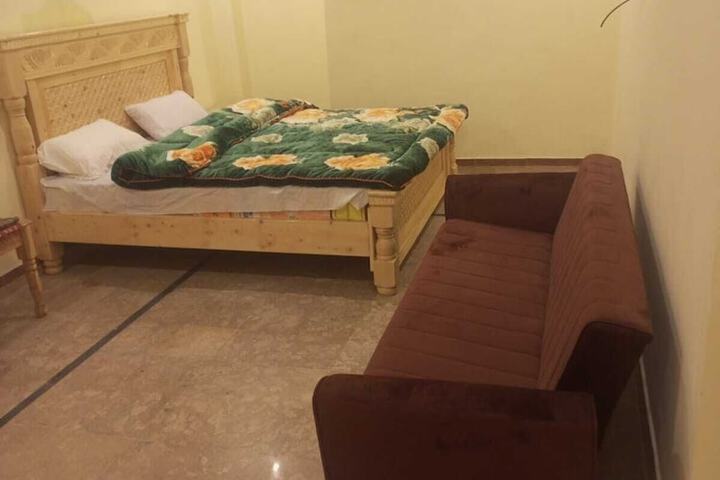 Room 9 of 14
