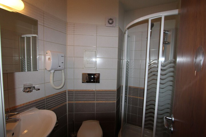 Room 25 of 62