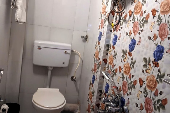 Room 22 of 34