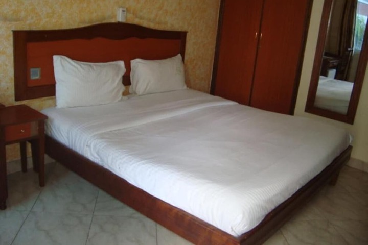 Room 5 of 43