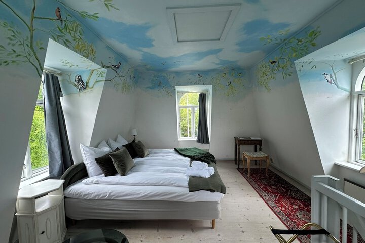 Room 19 of 77