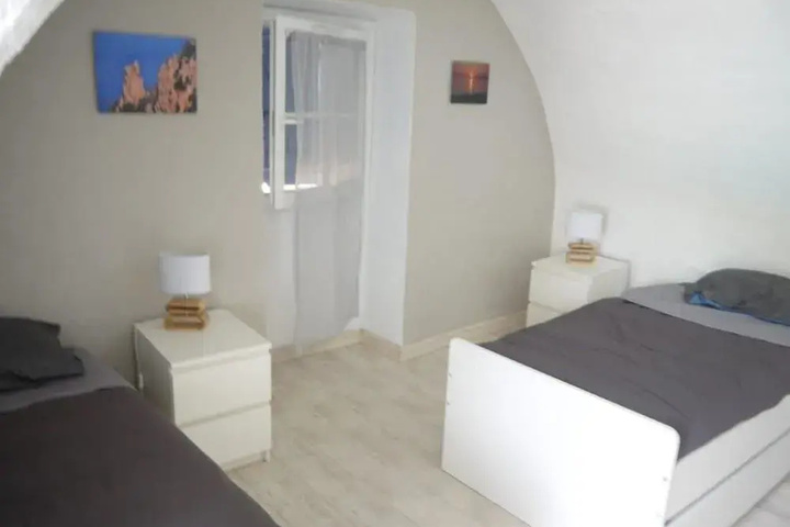 Room 7 of 16