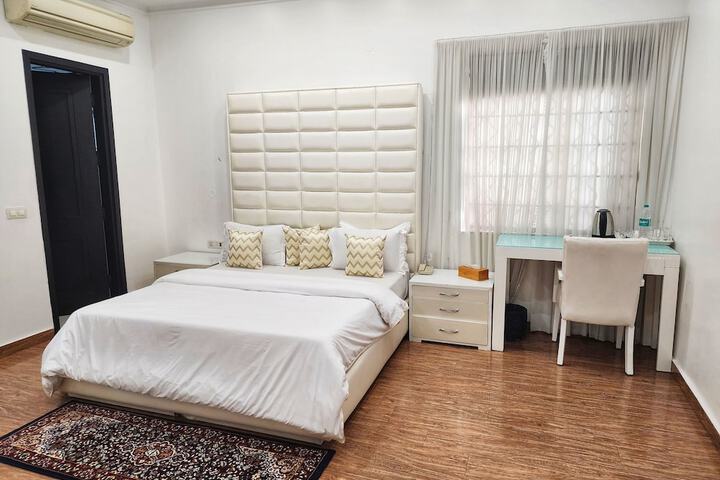 Room 14 of 22
