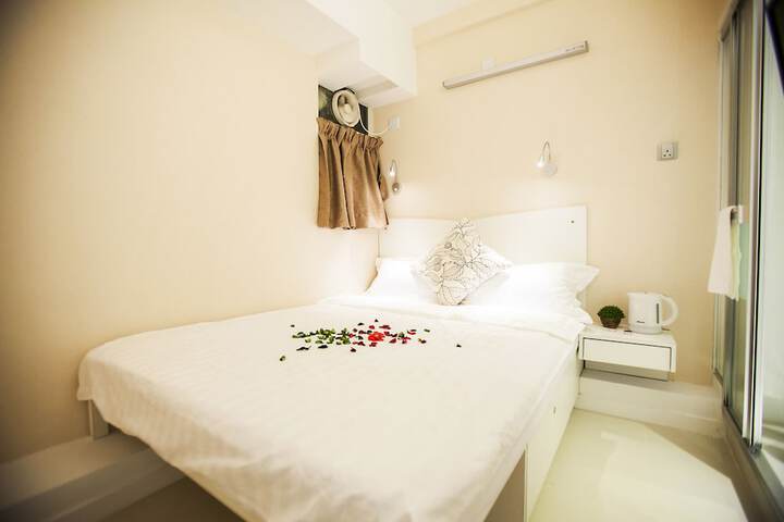 Room 9 of 35