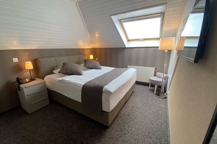 Room 16 of 30
