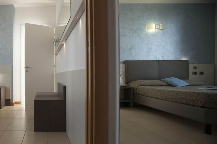 Room 33 of 65