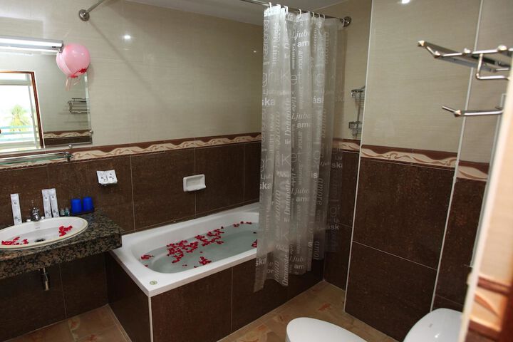 Room 16 of 23