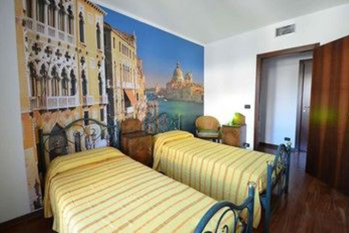 Room 18 of 29