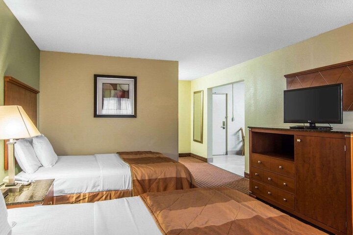 1 King Bed Efficiency Suite (7 of 9)