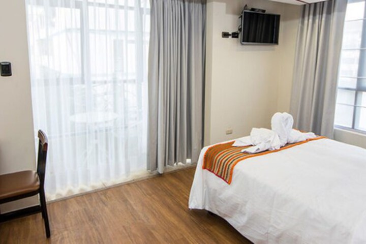 Room 5 of 17