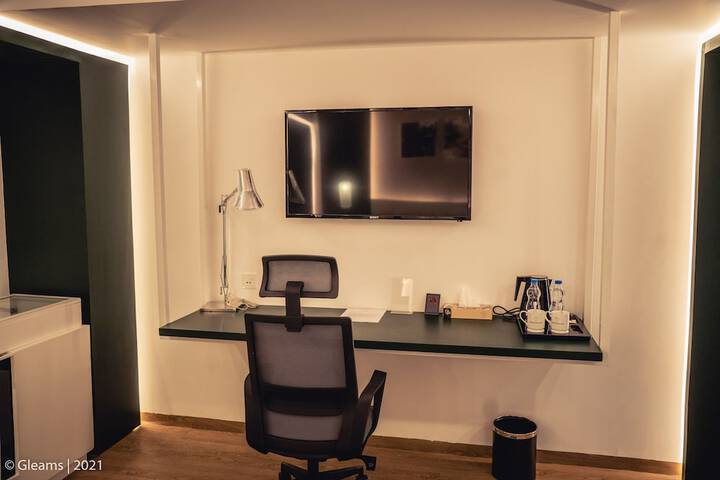 Room 4 of 18