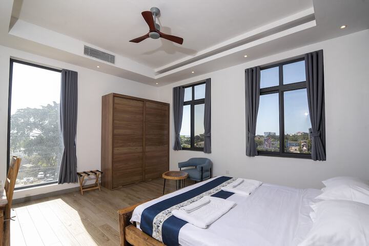 Room 6 of 46