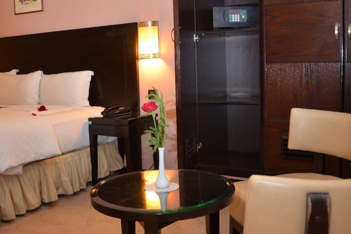 Room 4 of 70