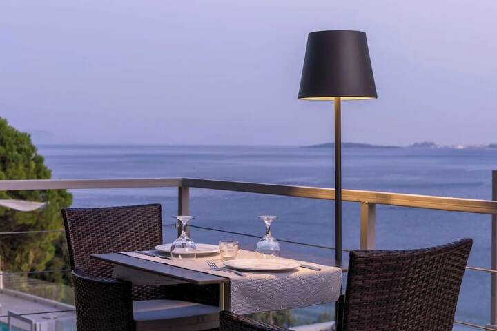 Dining 63 of 72