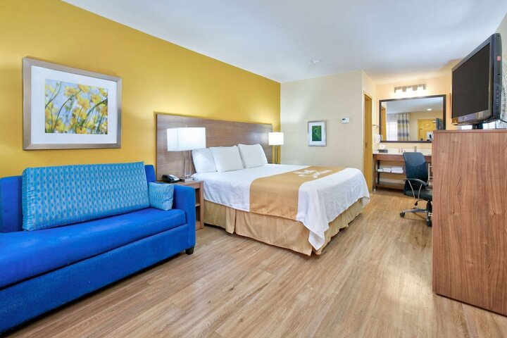1 King Bed (7 of 15)