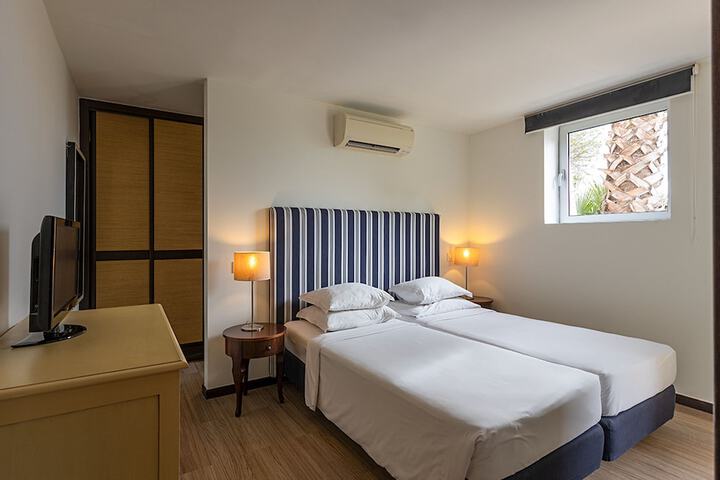 Room 30 of 95