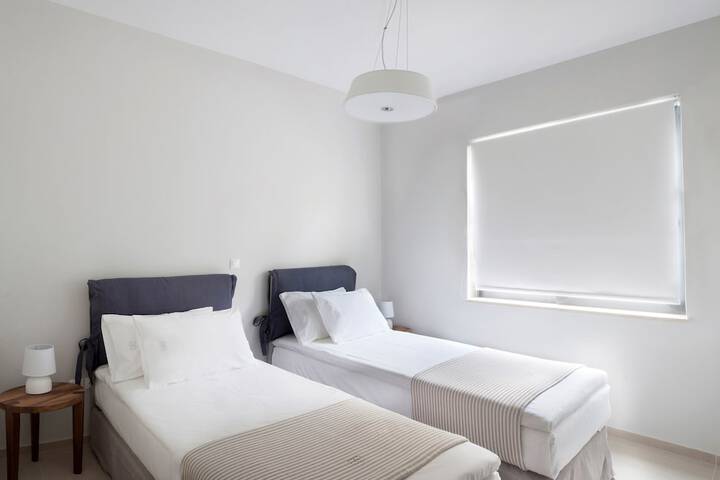 Room 4 of 69