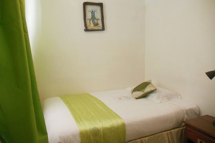 Room 8 of 40