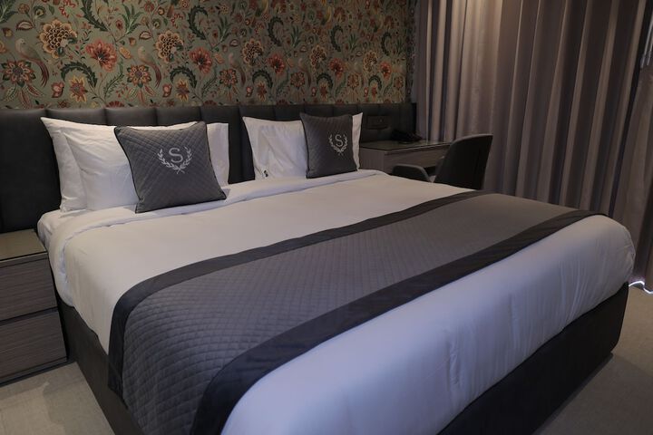 Room 9 of 32