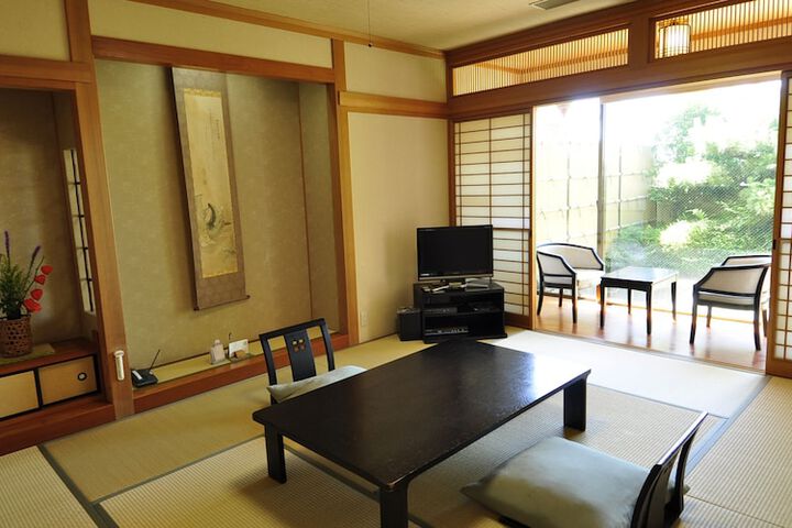 Room 12 of 48