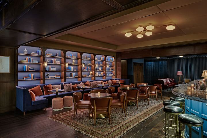 Lounge 45 of 57