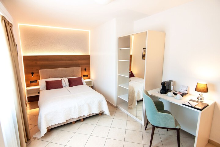 Room 14 of 48