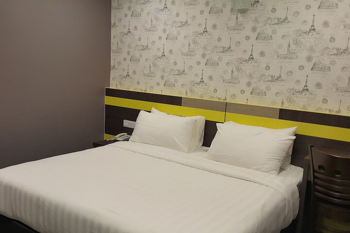 Room 10 of 34