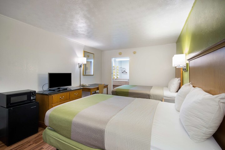 Double Deluxe Queen Bed (3 of 21)