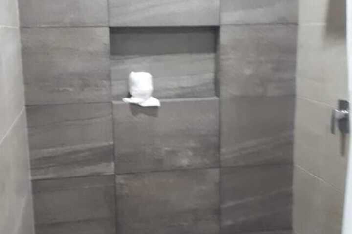 Room 5 of 8