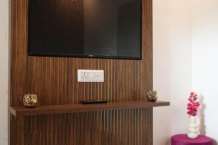 Room 13 of 102