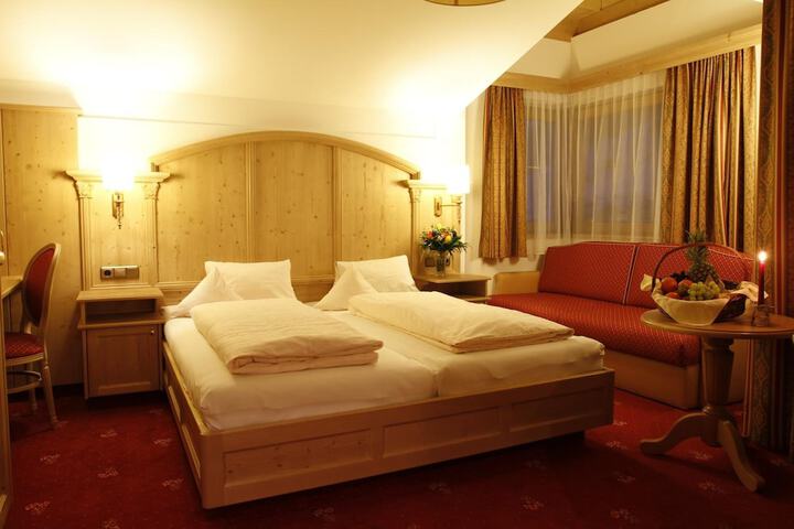 Room 8 of 28