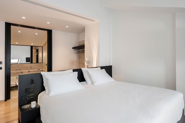 Room 15 of 62