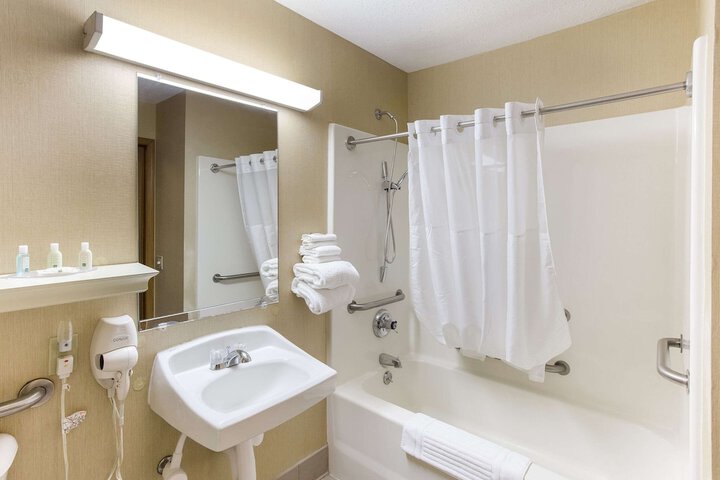 1 Double Bed Accessible (7 of 13)
