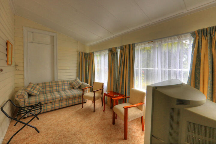 Room 7 of 33