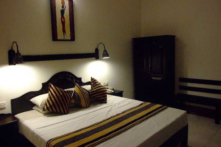 Room 8 of 10